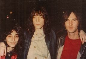 Patti Smith, brother Todd 1977.jpg